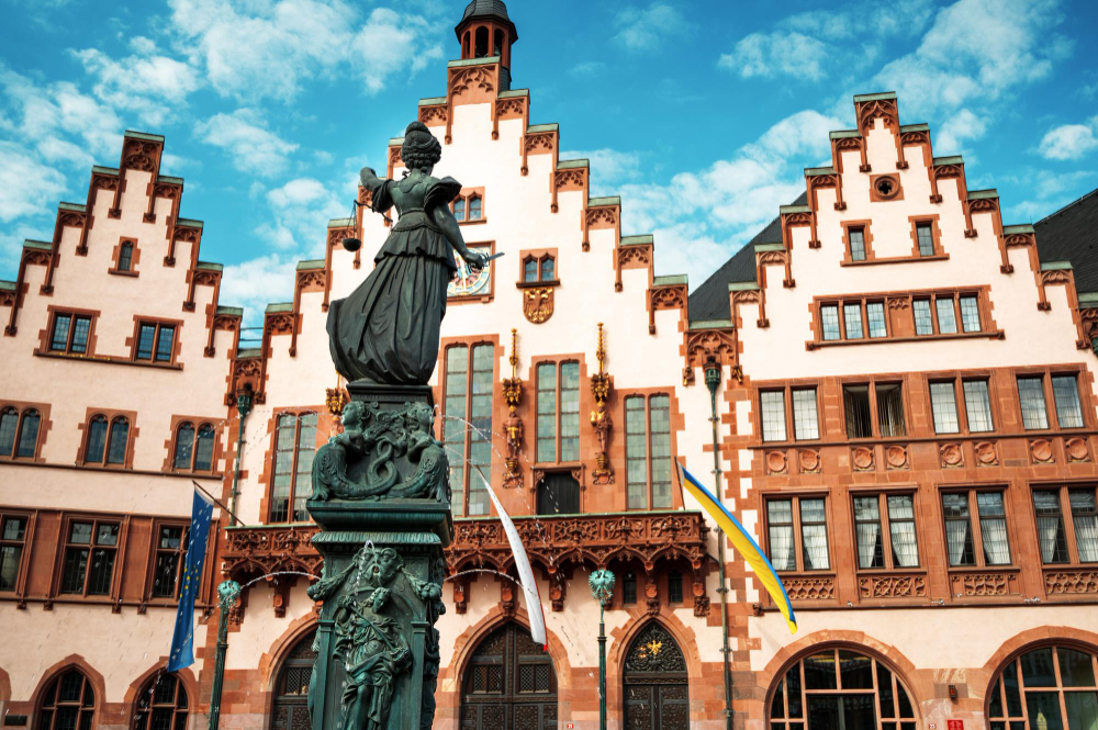 Frankfurt with Sidelines